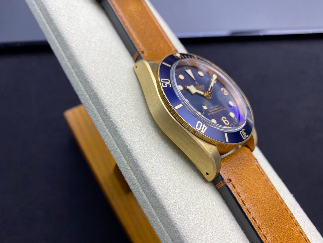 The ultimate version of the ZF factory’s Tudor small copper flower V2 has been shipped. The watch adopts the original 1:1 mold, not only focusing on details but also striving for excellence