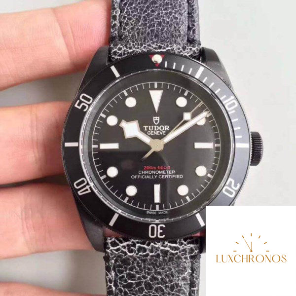 Replica Tudor Heritage Black Bay M79230DK-0004 ZF Factory 1:1 Best Edition Swiss ETA2824-2 Gray Distressed Leather Strap