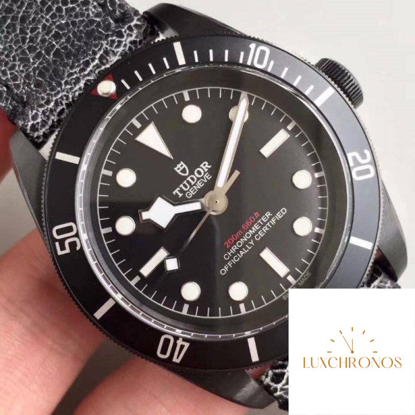 Replica Tudor Heritage Black Bay M79230DK-0004 ZF Factory 1:1 Best Edition Swiss ETA2824-2 Gray Distressed Leather Strap