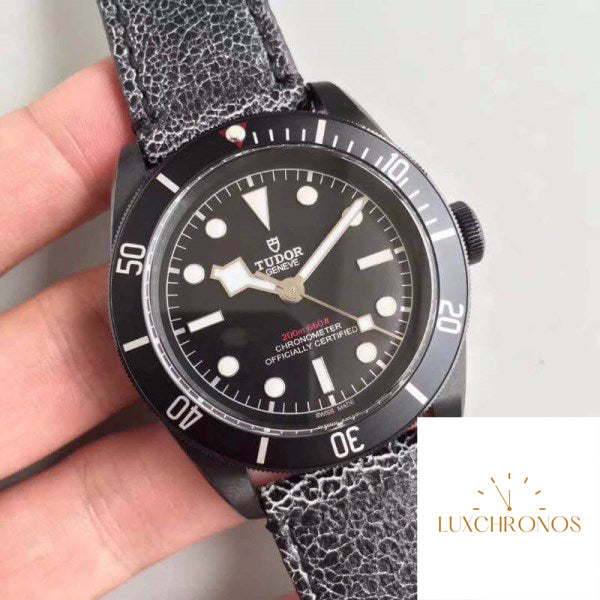 Replica Tudor Heritage Black Bay M79230DK-0004 ZF Factory 1:1 Best Edition Swiss ETA2824-2 Gray Distressed Leather Strap