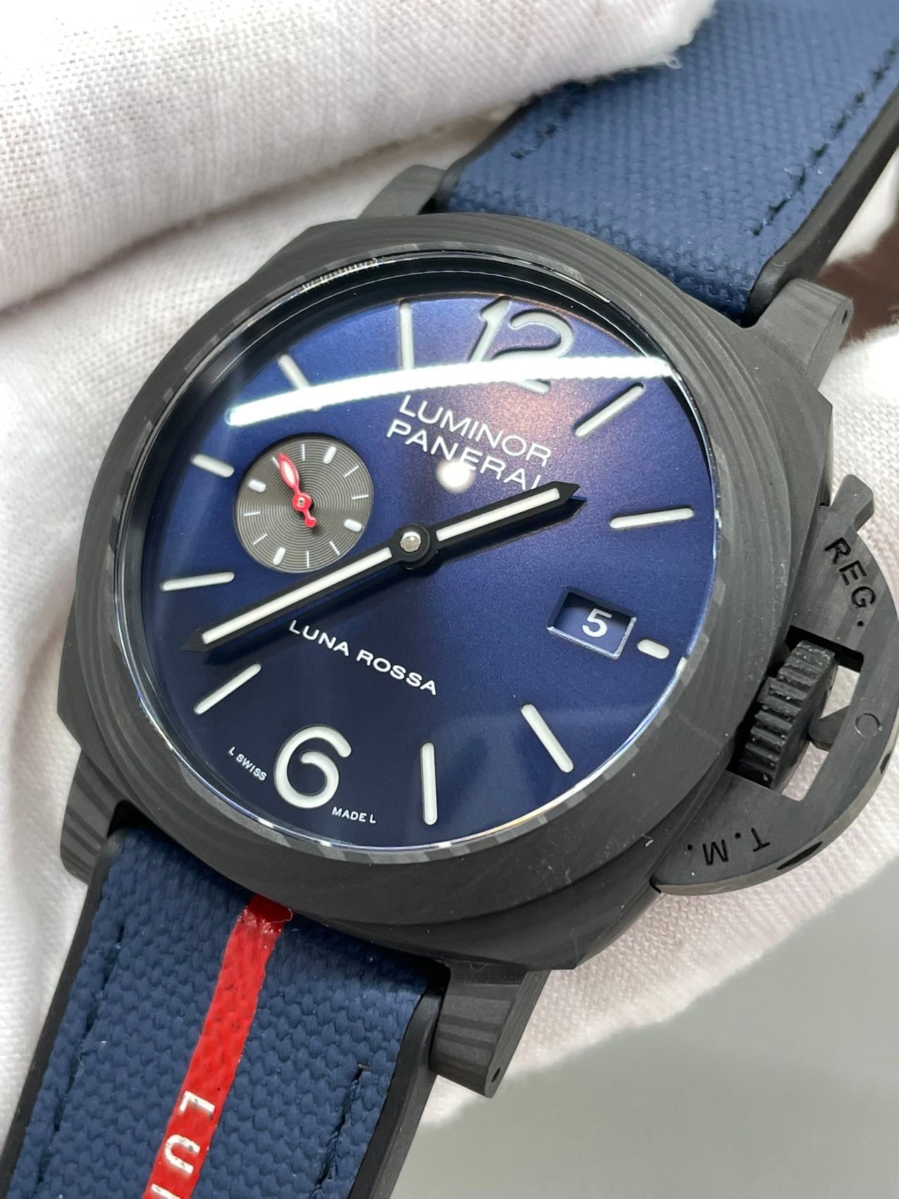 Panerai Luminor PAM01529 Marina Carbotech? Luna Rossa 1:1 Best Edition VS Factory