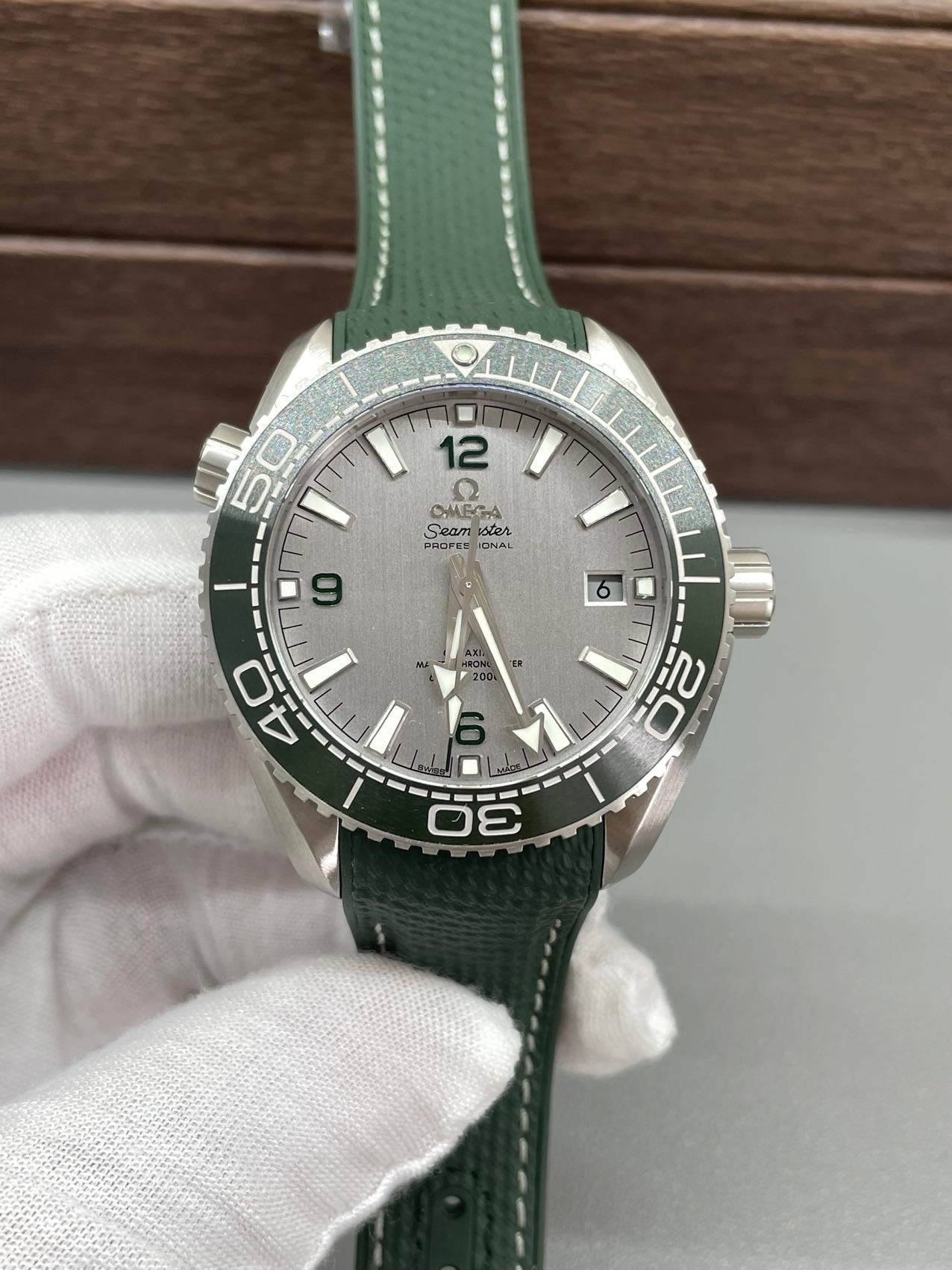 Omega Seamaster Planet Ocean 600M 215.32.44.21.06.001 VS Factory 1:1 Best Edition Green Rubber Strap