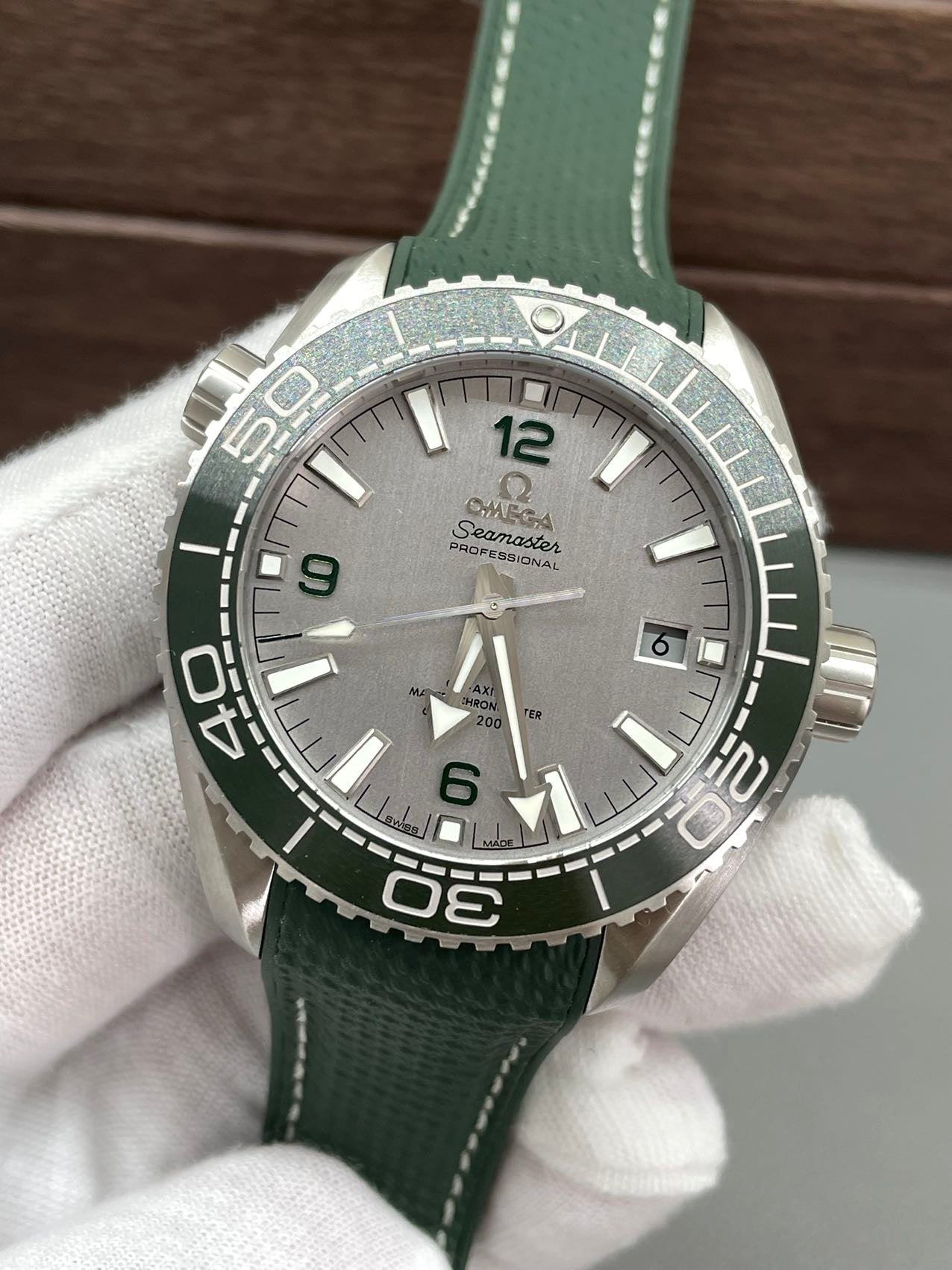 Omega Seamaster Planet Ocean 600M 215.32.44.21.06.001 VS Factory 1:1 Best Edition Green Rubber Strap