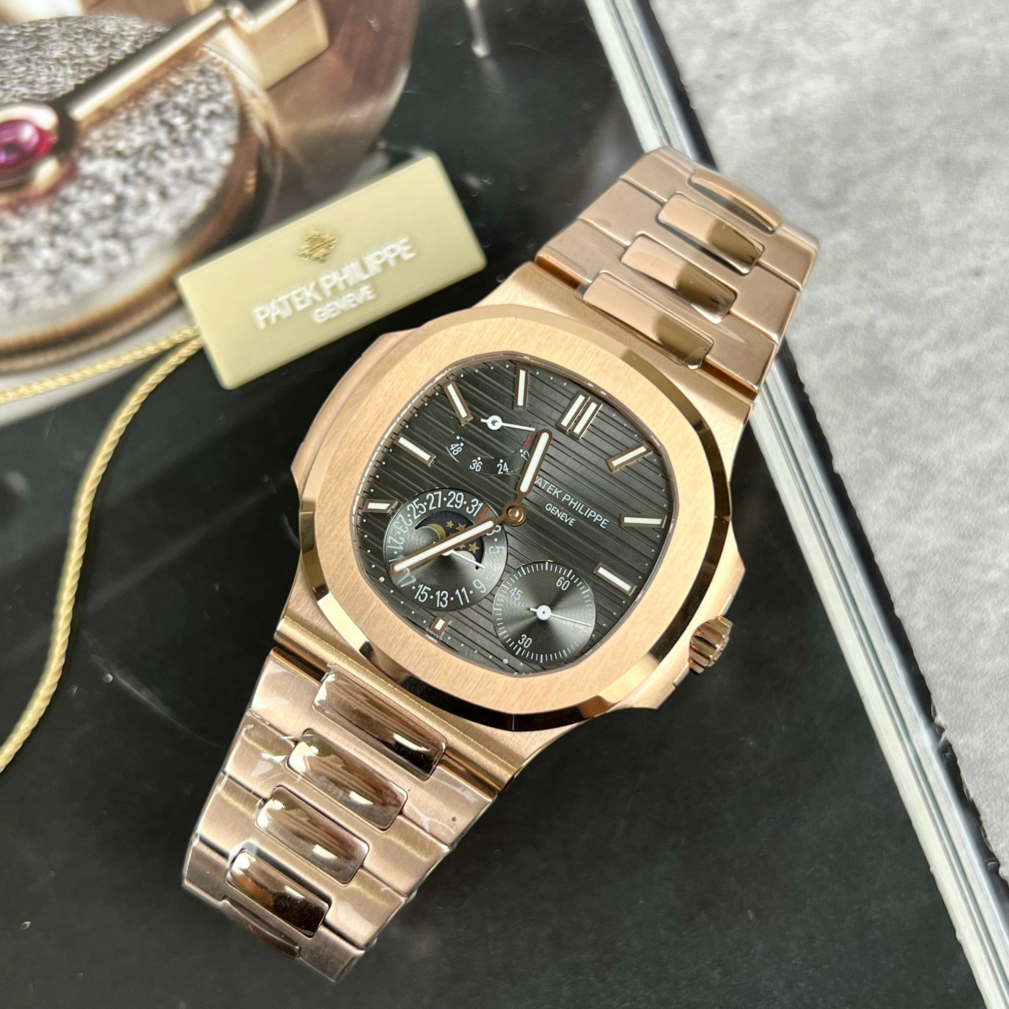 Patek Philippe Nautilus 5712/1R-001 1:1 Best Edition Grey Dial Rose Gold