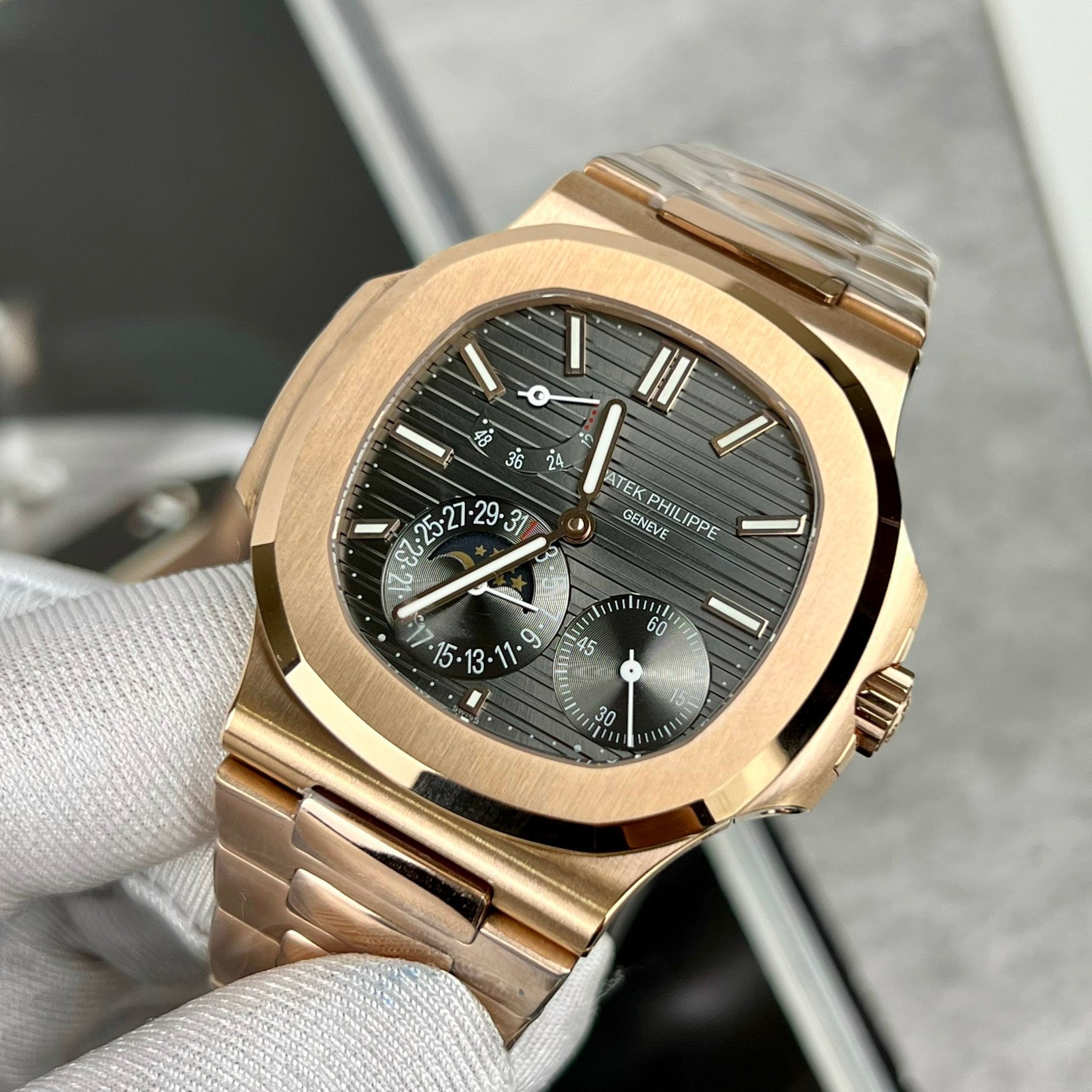 Patek Philippe Nautilus 5712/1R-001 1:1 Best Edition Grey Dial Rose Gold