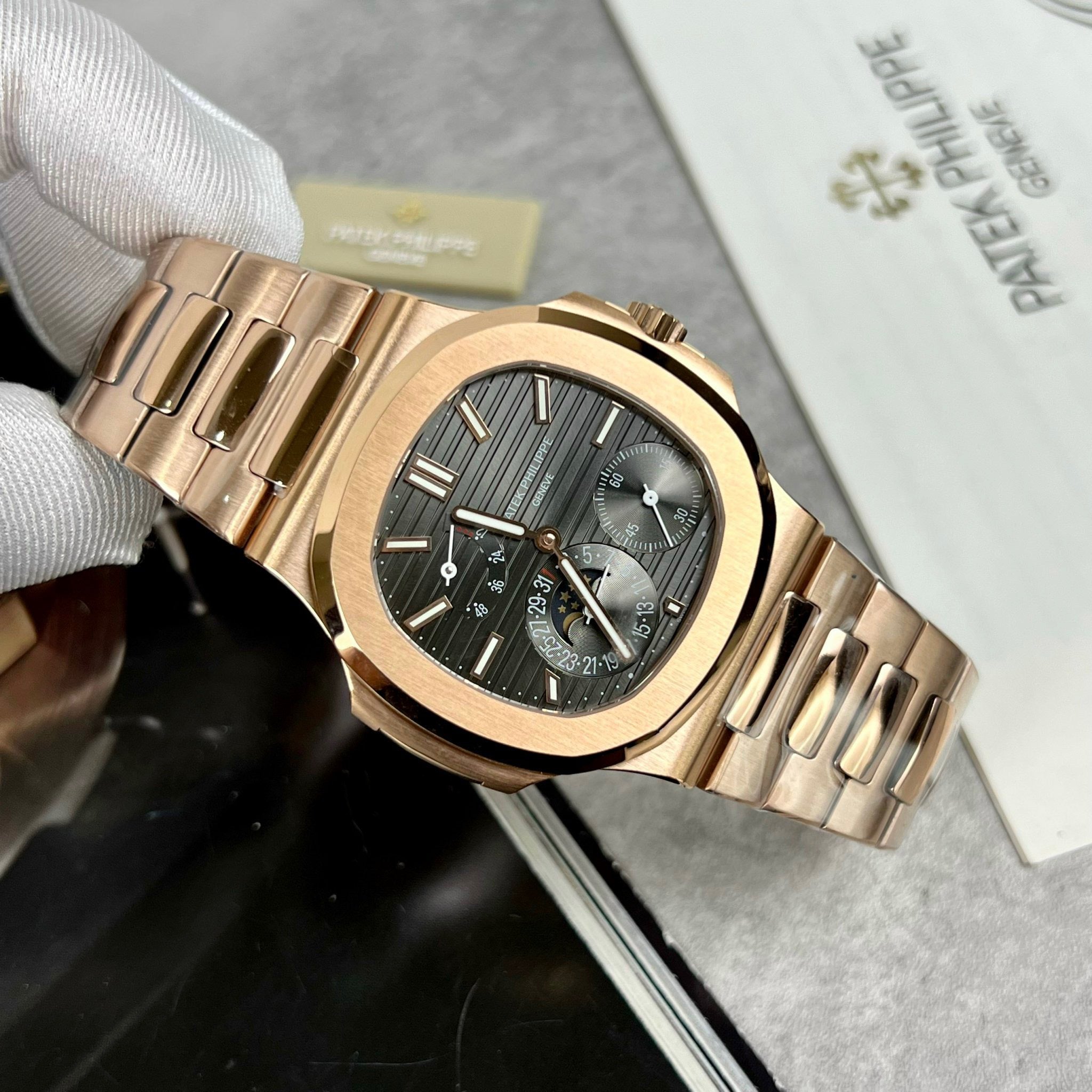 Patek Philippe Nautilus 5712/1R-001 1:1 Best Edition Grey Dial Rose Gold