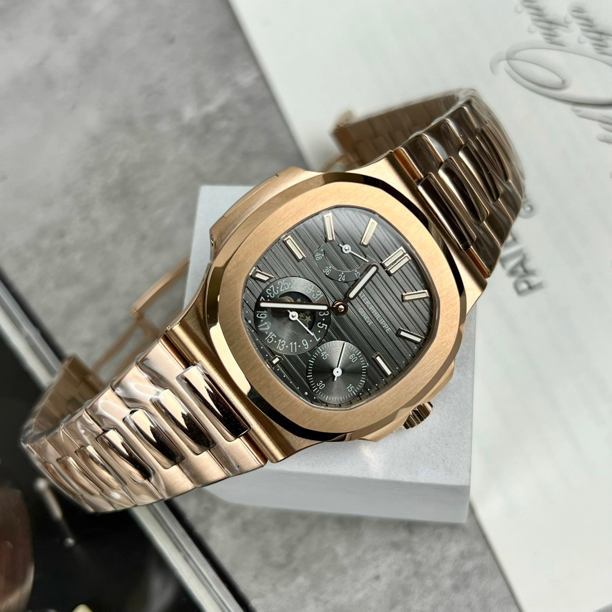 Patek Philippe Nautilus 5712/1R-001 1:1 Best Edition Grey Dial Rose Gold