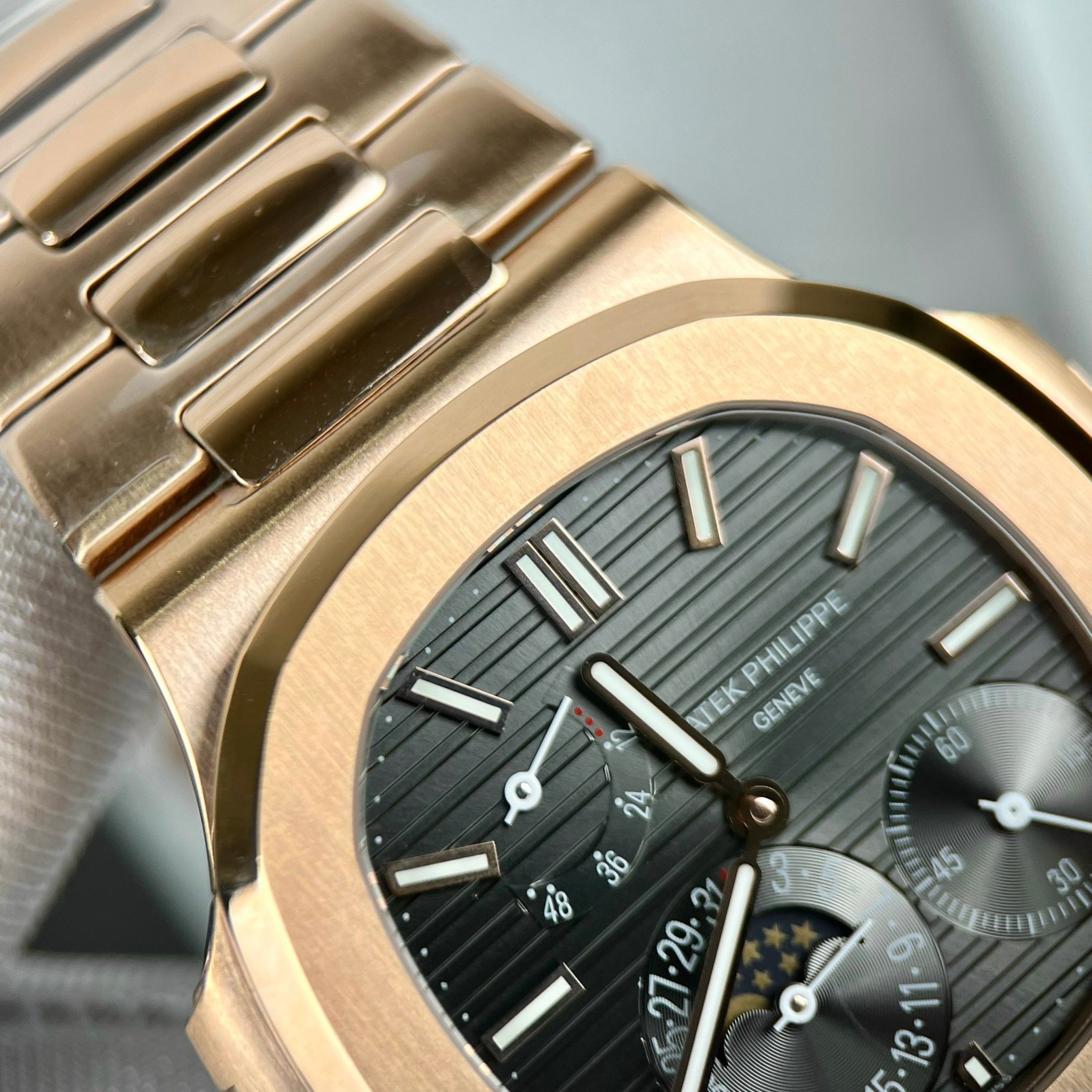 Patek Philippe Nautilus 5712/1R-001 1:1 Best Edition Grey Dial Rose Gold